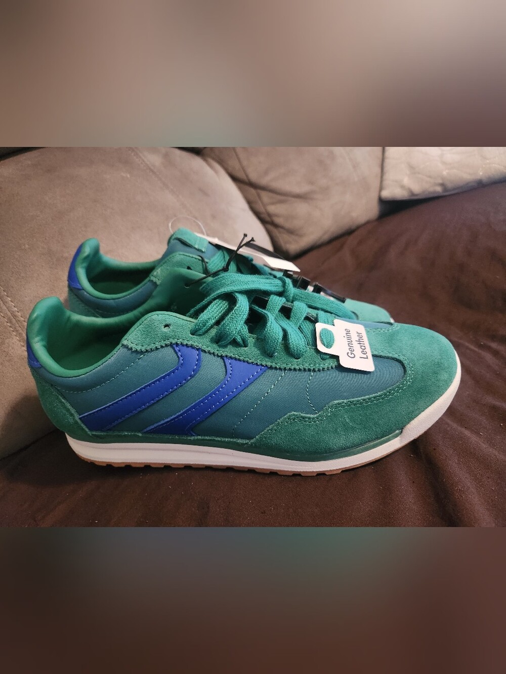 Men's Green Athletic Sneakers with Blue Accent